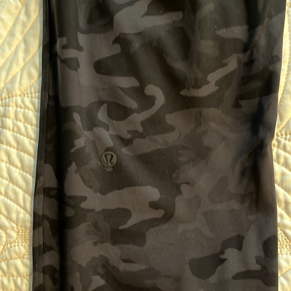 Lululemon High Rise Cropped Pant Camo Black EUC‼️ - Picture 7 of 7